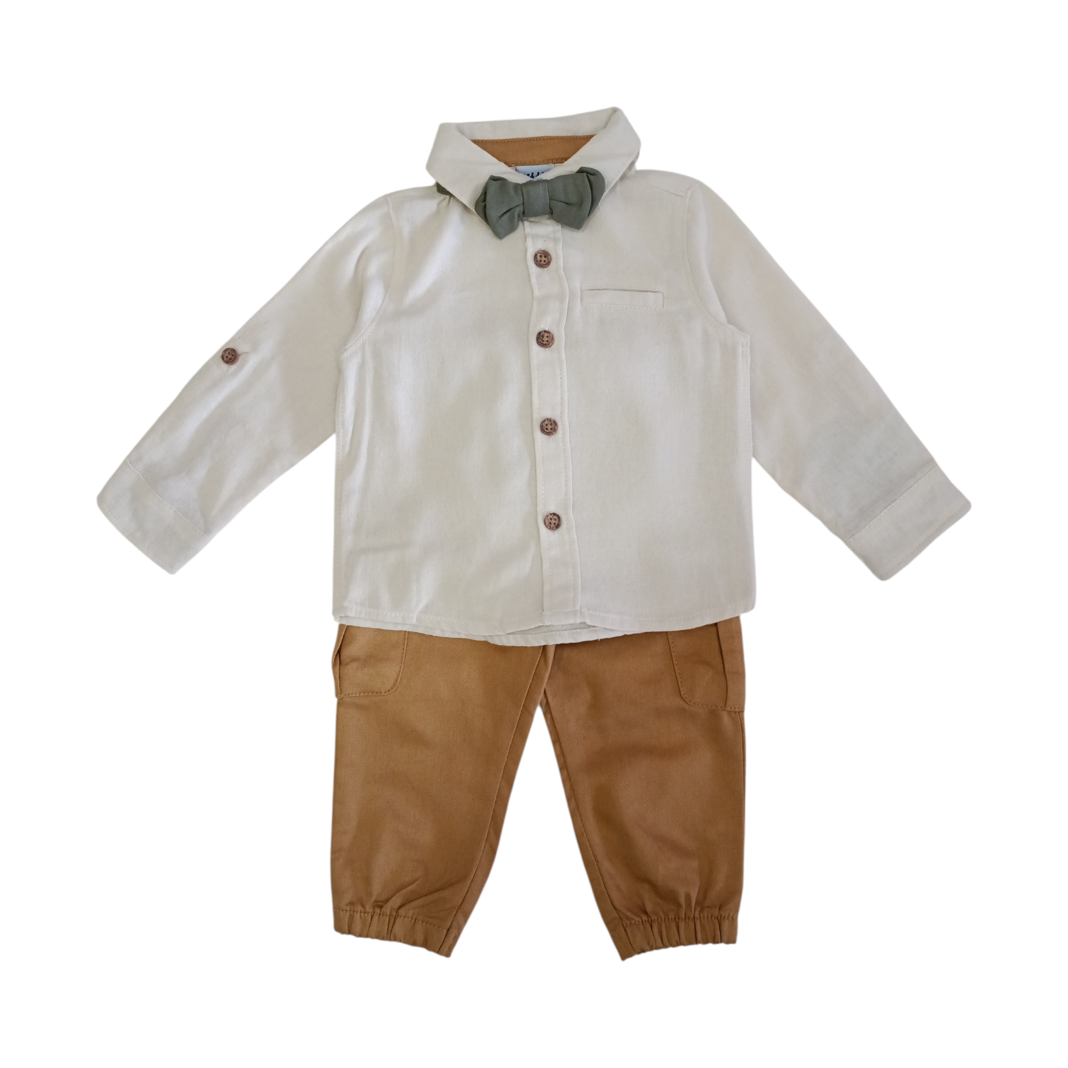 Conjunto Camisa Beige Corbatín Verde